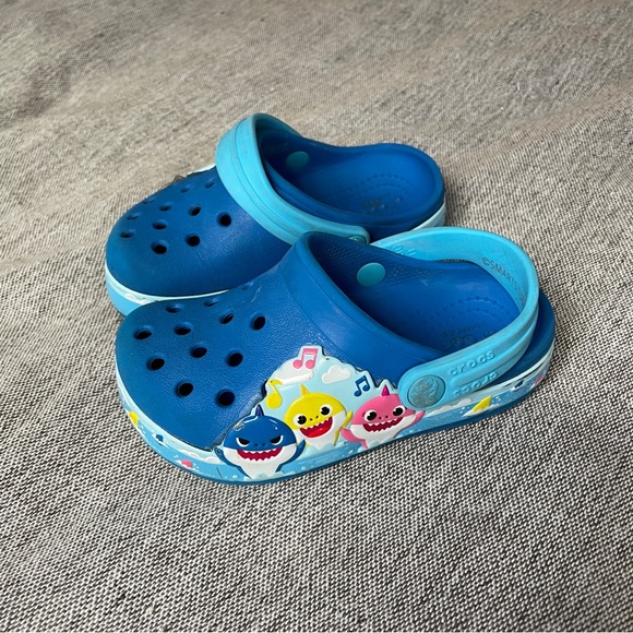 Baby shark crocs - toddler size 7. Used but good condition. - Picture 3 of 4